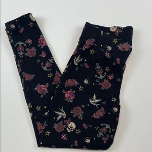 Torrid Black Floral Skull Leggings Capri Size 00 Gothic Tattoo Print